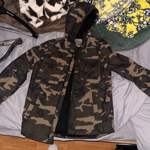 Levi’s Camo Jacket – Men’s Medium, Tags Removed, Super warm - Picture 1 of 4